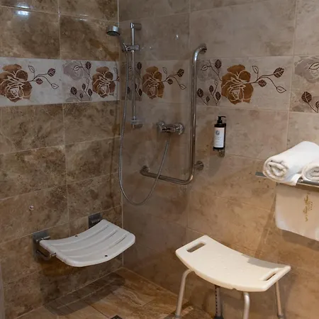 Viliam Frano 4* نيترا